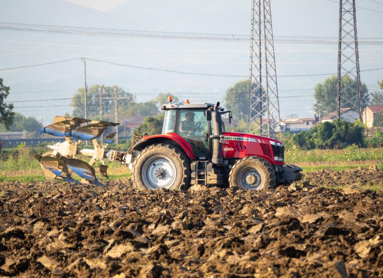 酒泉市區(qū)域農(nóng)機(jī)社會(huì)化服務(wù)典型案例：玉門市園碩農(nóng)機(jī)服務(wù)農(nóng)民專業(yè)合作社