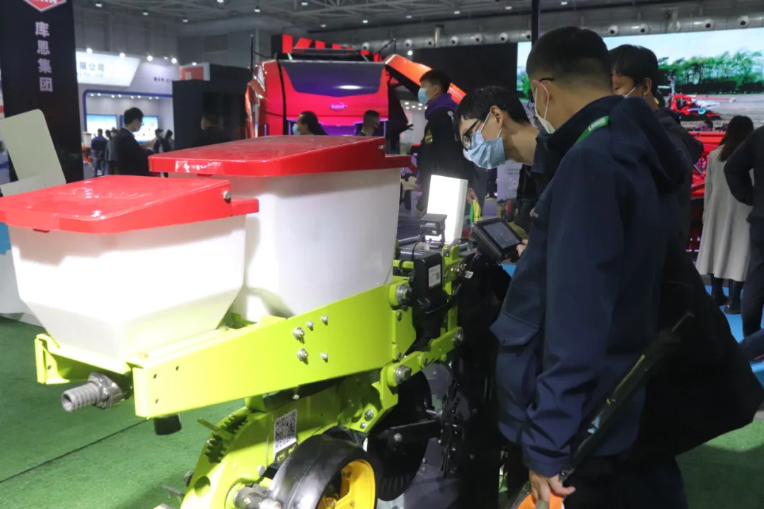 洪洞小麥全程機械化技術裝備示范點項目通過臨汾農機發展中心績效考評